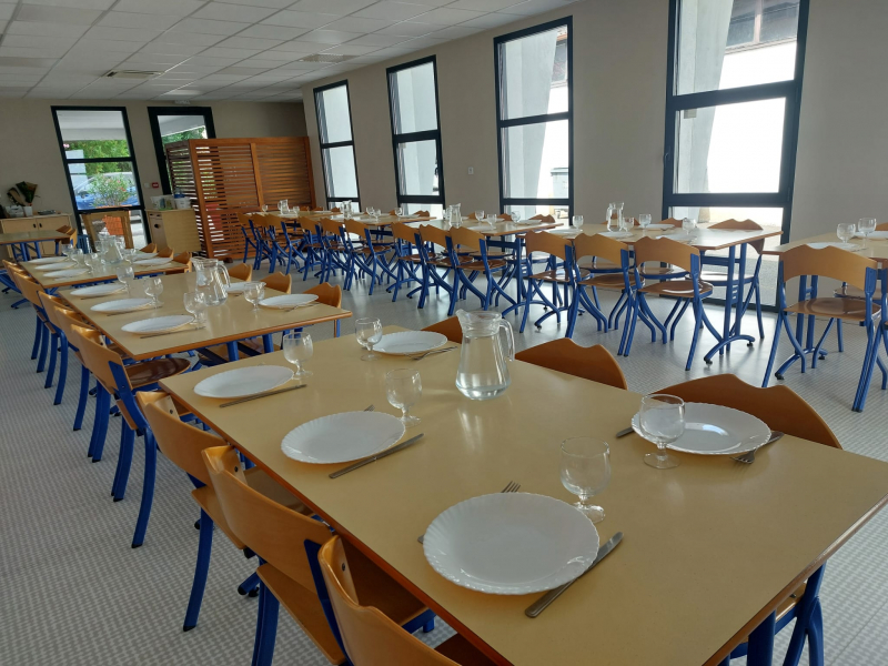 Restaurant_scolaire_intérieur.jpg