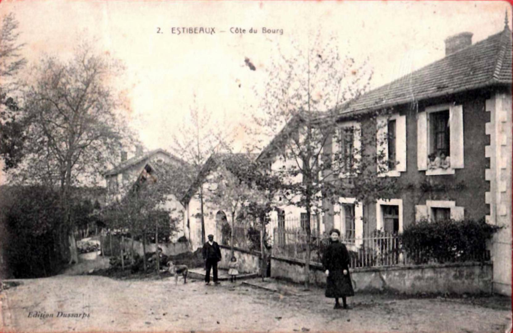 Le bourg (route de Larriou)